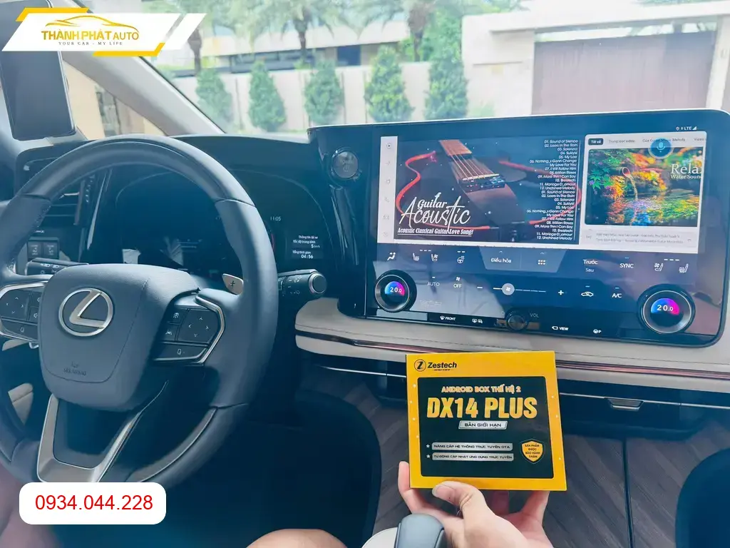 Chị Thuỷ lắp Android Box ô tô Lexus RX350 tại Thủ Đức xem YouTube, bản đồ ảnh thực tế 2