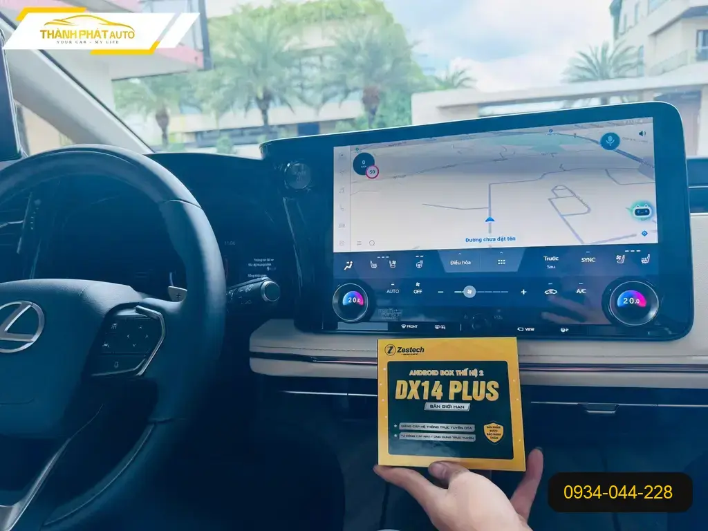 Chị Thuỷ lắp Android Box ô tô Lexus RX350 tại Thủ Đức xem YouTube, bản đồ ảnh thực tế 5