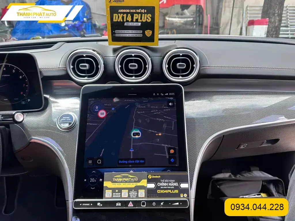 Anh Long lắp Android Box Mercedes C300 2026 tại Quận 12 để xem phim, dẫn đường ảnh thực tế 2