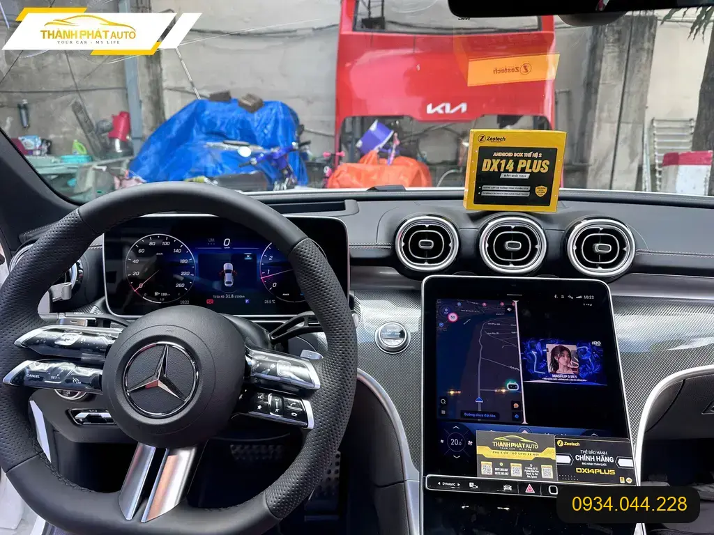 Anh Long lắp Android Box Mercedes C300 2026 tại Quận 12 để xem phim, dẫn đường ảnh thực tế 3