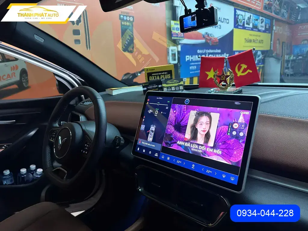 Anh Khải lắp Android Box ô tô VF8 tại Quận 12 để giải trí trên xe ảnh thực tế 3