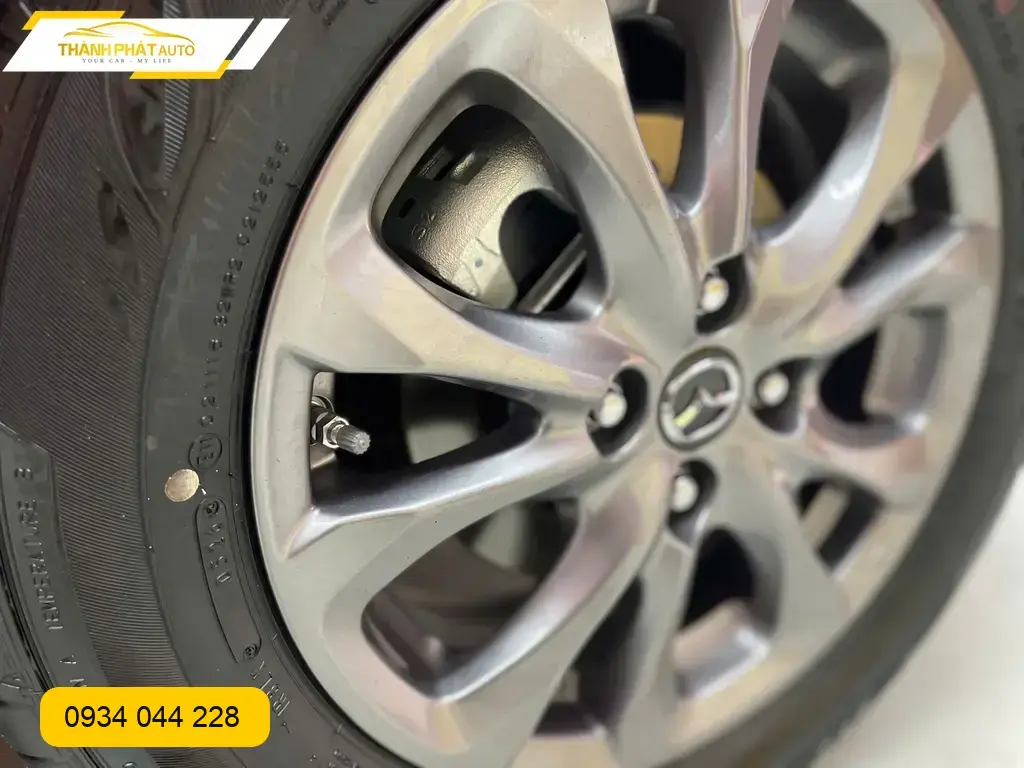 Anh Thành lắp áp suất lốp ô tô cho Mazda 3 tại Quận 12 để đảm bảo an toàn ảnh thực tế 2