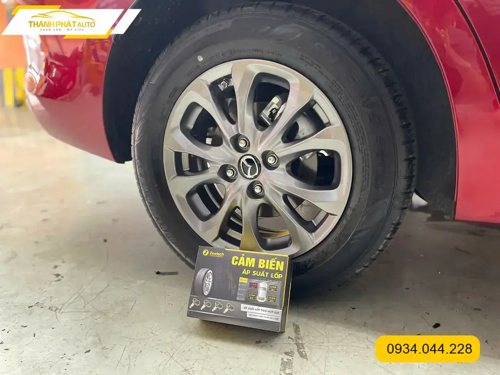 Anh Thành lắp áp suất lốp ô tô cho Mazda 3 tại Quận 12 để đảm bảo an toàn ảnh thực tế 4