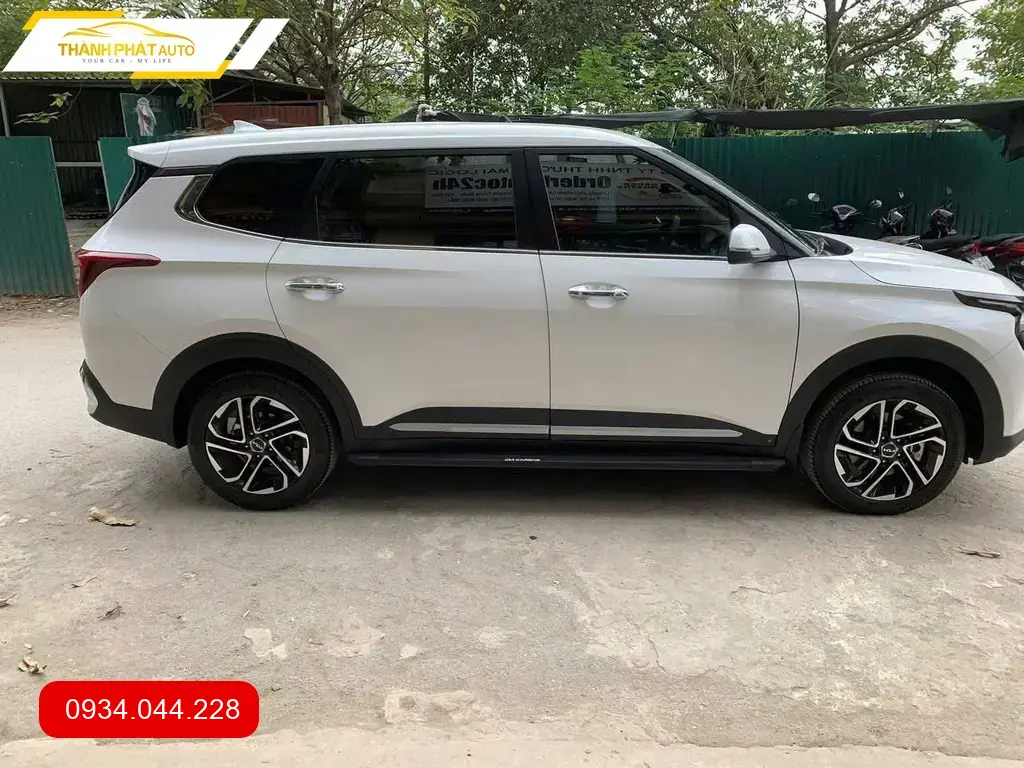 Anh Khải lắp Bậc Bước cho Kia Carens Quận 12 để việc lên xuống xe thuận tiện hơn ảnh thực tế 2