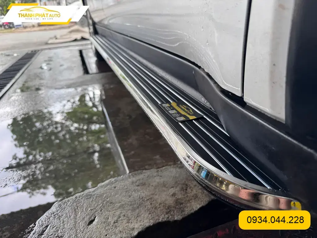 Anh Quang lắp bậc bước cho Hyundai Santa Fe tại Quận Thủ Đức