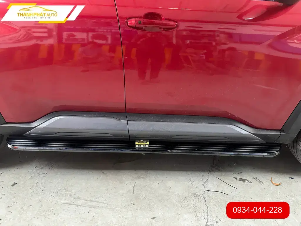 Chú Minh lắp bậc bước ô tô Kia Sorento tại Quận Thủ Đức cho vợ con dễ di chuyển