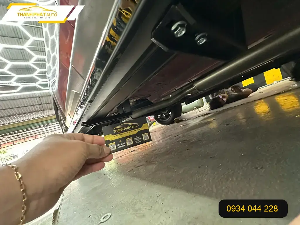 Chú Minh lắp bậc bước ô tô Kia Sorento tại Quận Thủ Đức cho vợ con dễ di chuyển ảnh thực tế 3