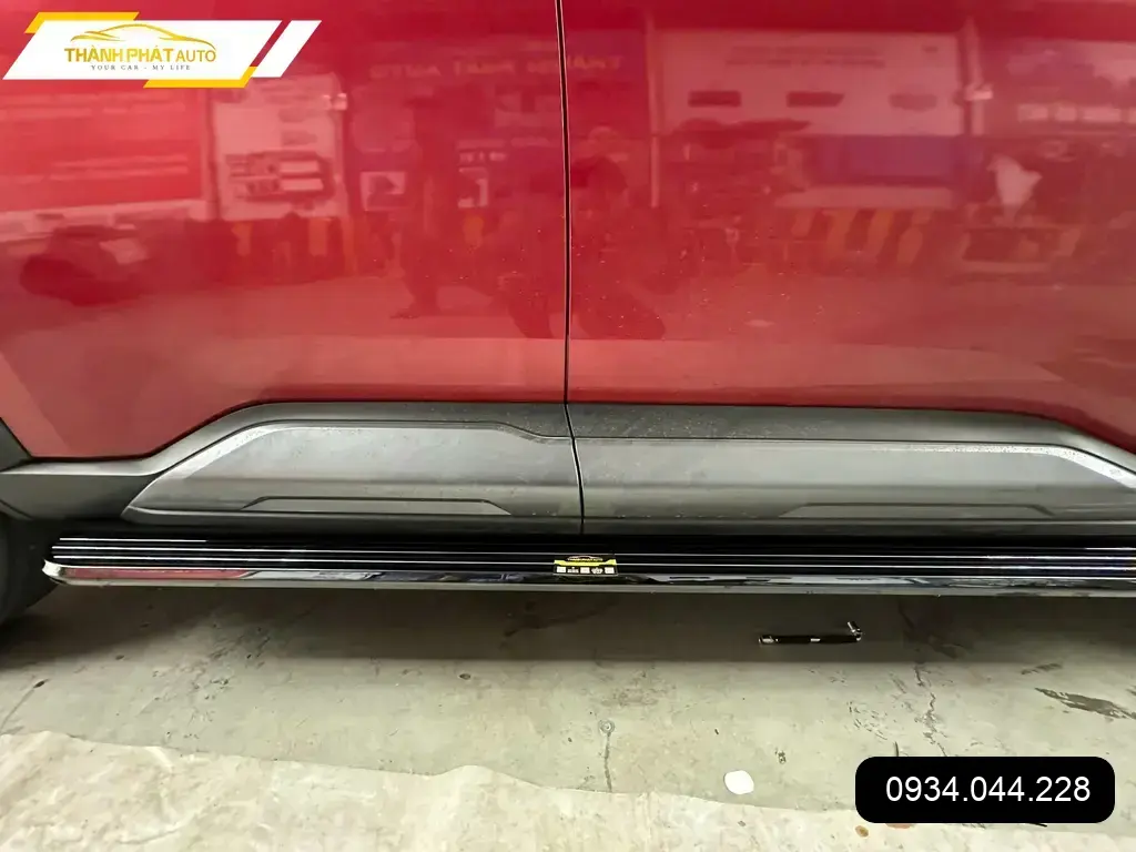 Chú Minh lắp bậc bước ô tô Kia Sorento tại Quận Thủ Đức cho vợ con dễ di chuyển ảnh thực tế 4