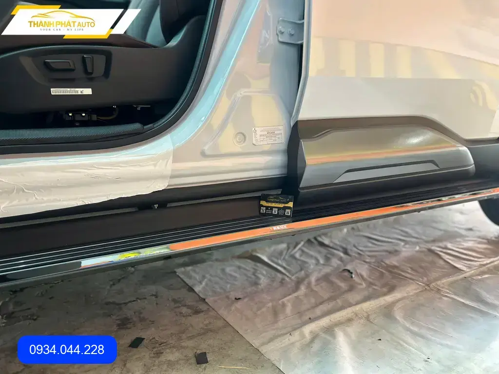 Anh Khải lắp bậc bước xe ô tô Honda CRV tại Thủ Đức giúp lên xuống dễ dàng ảnh thực tế 2