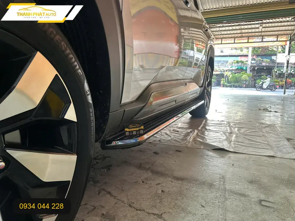 Anh Khải lắp bậc bước xe ô tô Honda CRV tại Thủ Đức giúp lên xuống dễ dàng ảnh thực tế 3