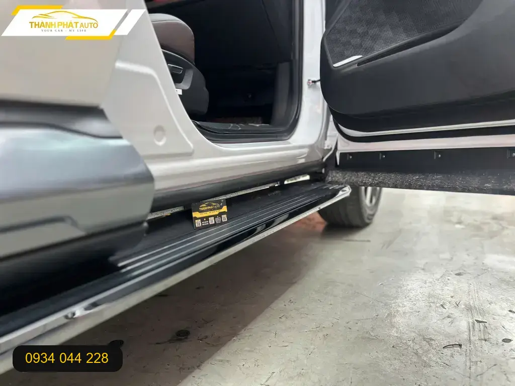 Anh Khải lắp bậc bước xe ô tô Honda CRV tại Thủ Đức giúp lên xuống dễ dàng ảnh thực tế 4