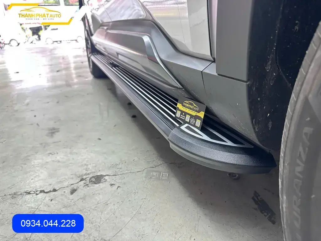 Anh Khánh lắp bậc bước xe ô tô Ford Everest tại Thủ Đức để tiện lên xuống xe hơn ảnh thực tế 2
