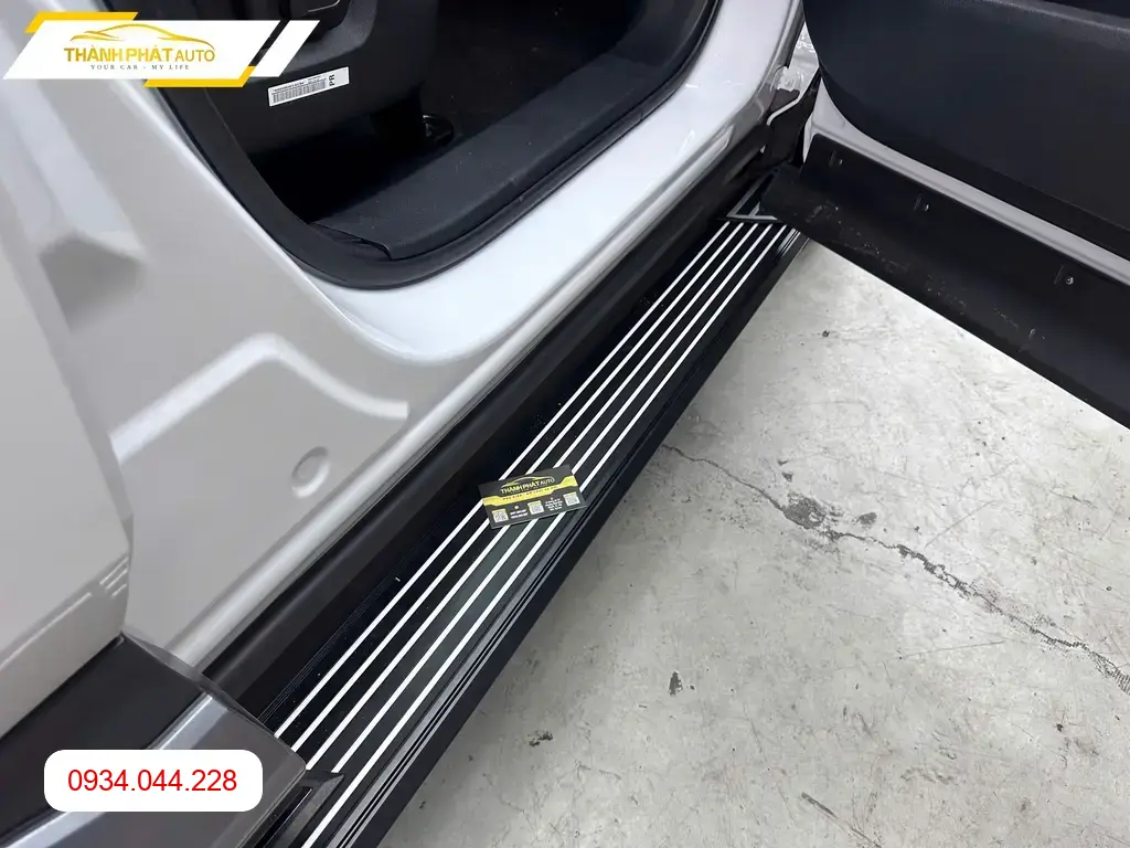 Anh Khánh lắp bậc bước xe ô tô Ford Everest tại Thủ Đức để tiện lên xuống xe hơn ảnh thực tế 4