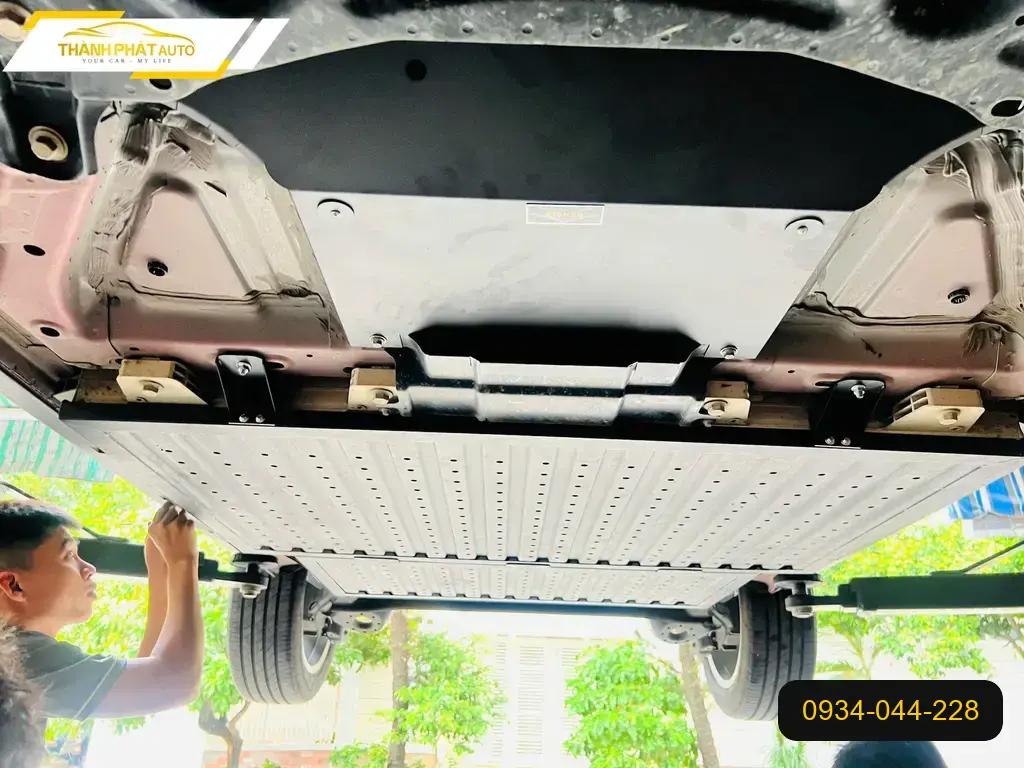 Anh Minh bảo vệ pin VinFast VF5 tại Quận 12 trước mùa mưa bão ảnh thực tế 2