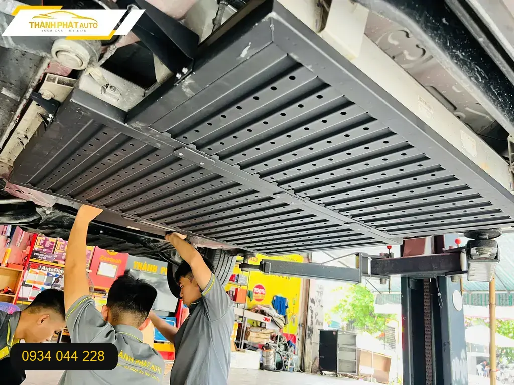 Anh Minh bảo vệ pin VinFast VF5 tại Quận 12 trước mùa mưa bão ảnh thực tế 4