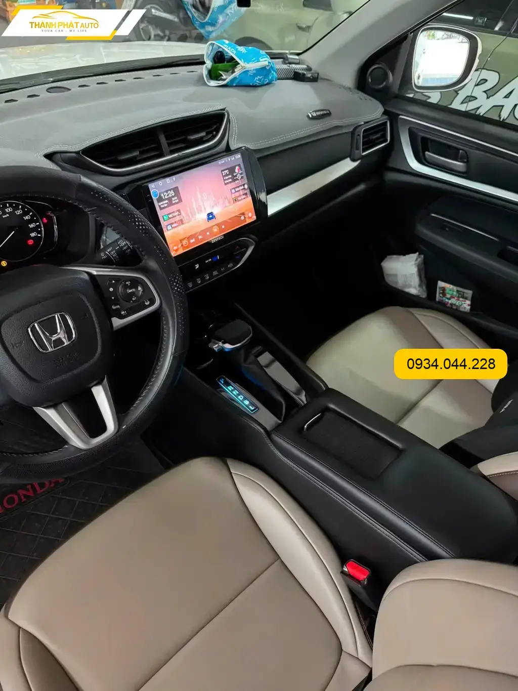 Anh Minh lắp Bệ tỳ tay BRV Honda BR-V tại Thủ Đức giúp lái thoải mái