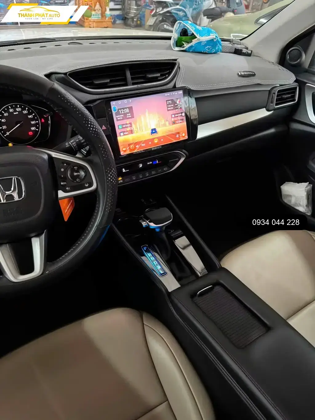 Anh Minh lắp Bệ tỳ tay BRV Honda BR-V tại Thủ Đức giúp lái thoải mái ảnh thực tế 2