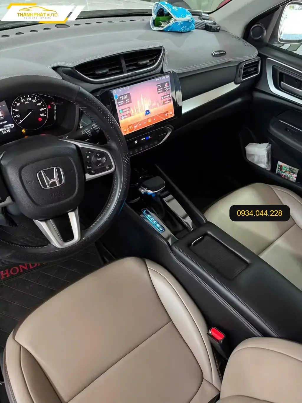 Anh Minh lắp Bệ tỳ tay BRV Honda BR-V tại Thủ Đức giúp lái thoải mái ảnh thực tế 3