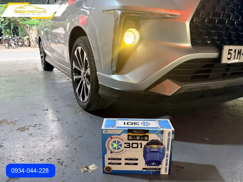 Chị Thu lắp bi gầm 301 cho Toyota Veloz tại Quận Thủ Đức để tăng cường khả năng chiếu sáng