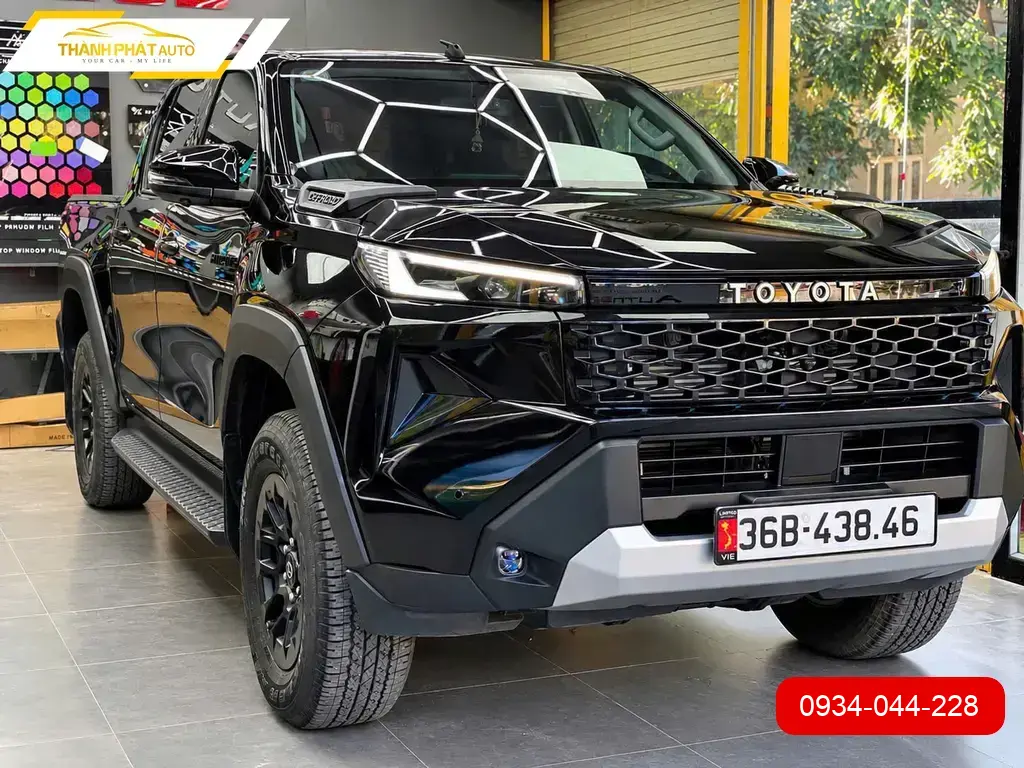Anh Quang độ Bi Gầm cho Hilux 2026 tại Quận Thủ Đức vì đèn zin yếu ảnh thực tế 2