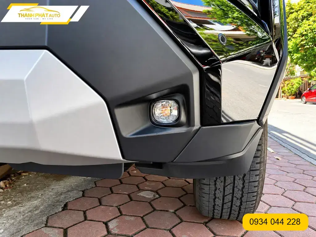 Anh Quang độ Bi Gầm cho Hilux 2026 tại Quận Thủ Đức vì đèn zin yếu ảnh thực tế 3