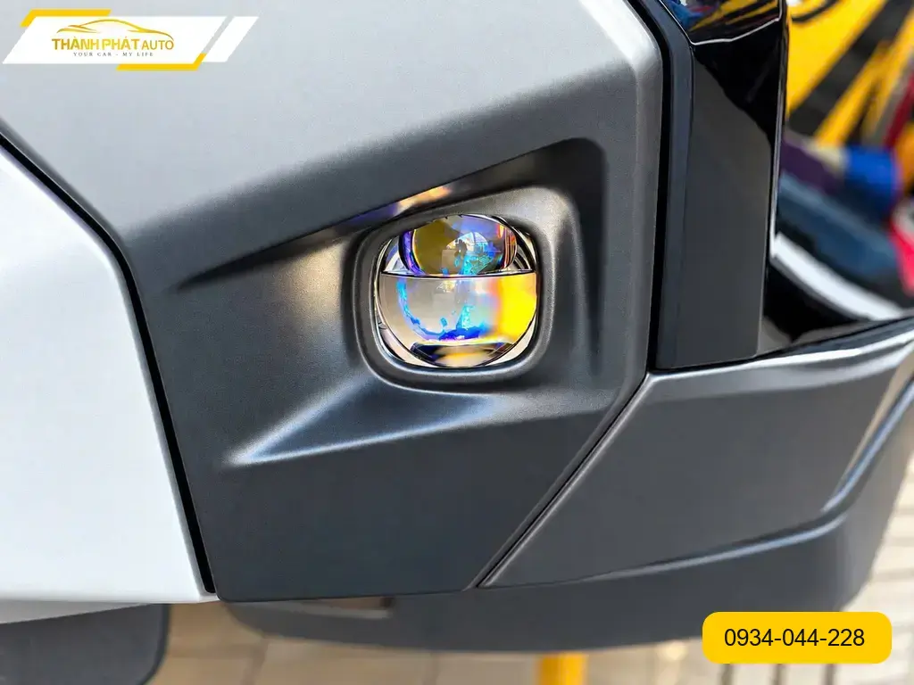 Anh Quang độ Bi Gầm cho Hilux 2026 tại Quận Thủ Đức vì đèn zin yếu ảnh thực tế 5