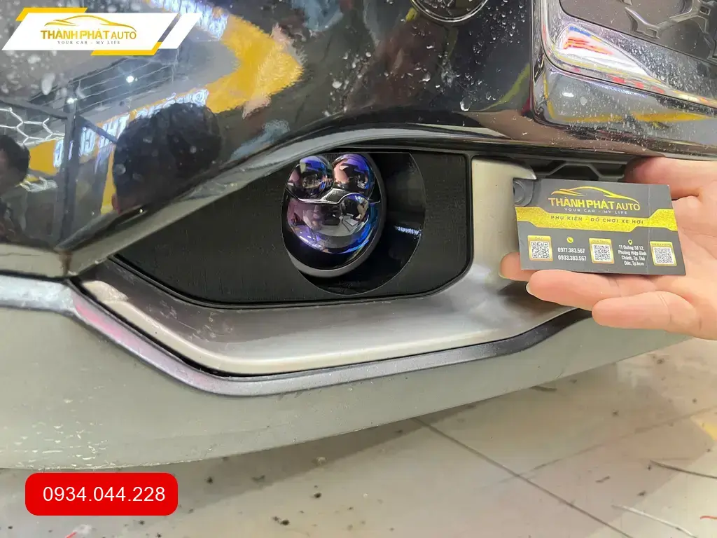 Anh Tấn độ bi gầm ô tô cho Hyundai Accent tại Quận 12 vì đèn zin yếu