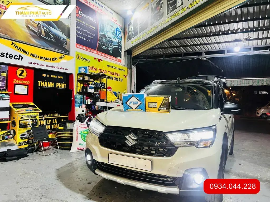 Anh Phi Long lắp bi gầm Xlight cho Suzuki XL7 tại Thủ Đức khi hay đi đêm ảnh thực tế 3