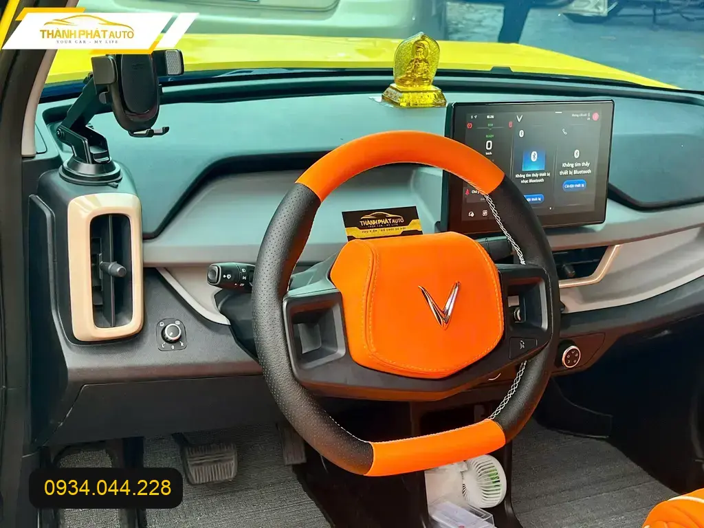 Anh Quang bọc ghế da VinFast VF3 tại Quận 12 để nội thất mới mẻ và dễ vệ sinh hơn ảnh thực tế 3