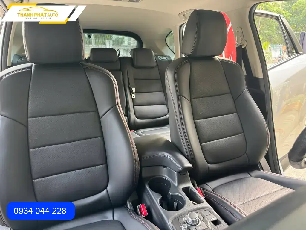 Anh Đạt bọc ghế da Mazda CX5 tại Quận 12 vì ghế cũ đã sờn rách