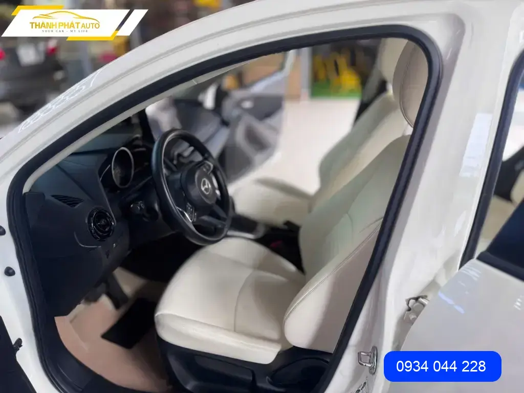 Chị Thảo Nguyên bọc ghế da ô tô Mazda 2 tại Quận Thủ Đức để nâng tầm không gian xe