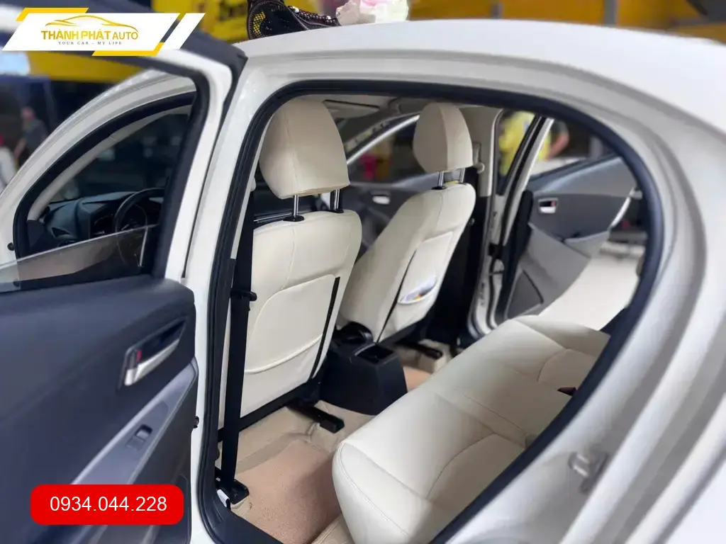 Chị Thảo Nguyên bọc ghế da ô tô Mazda 2 tại Quận Thủ Đức để nâng tầm không gian xe ảnh thực tế 3