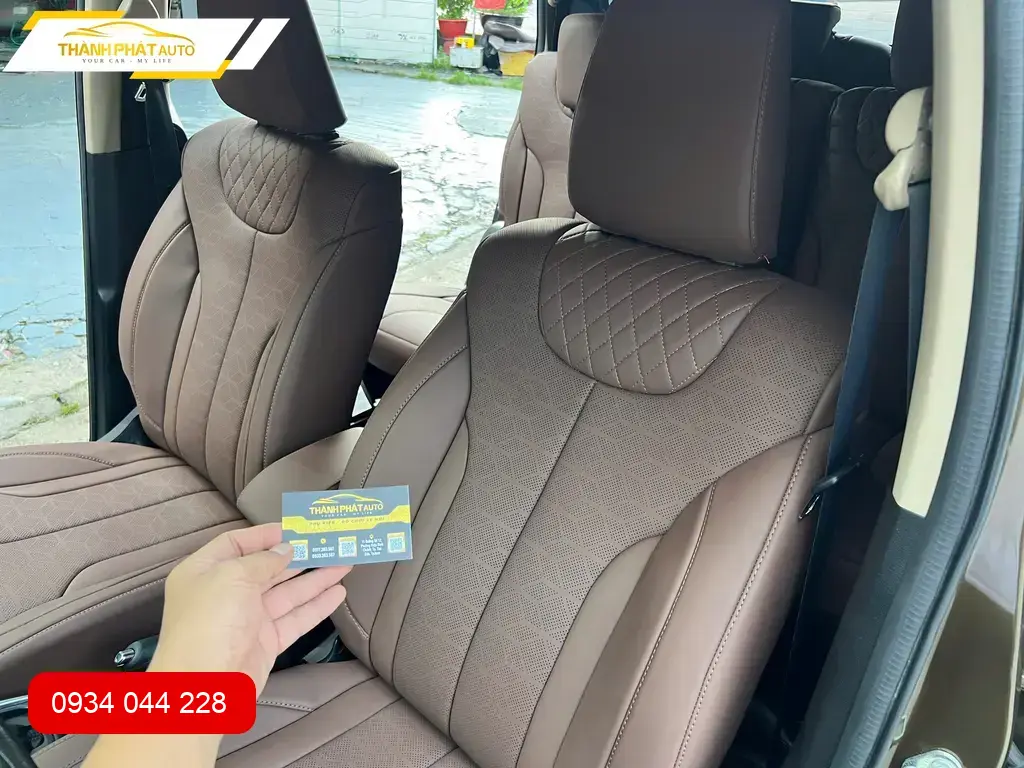 Cô Thanh bọc ghế da Hyundai Accent Quận 12 nội thất xe sang trọng hơn