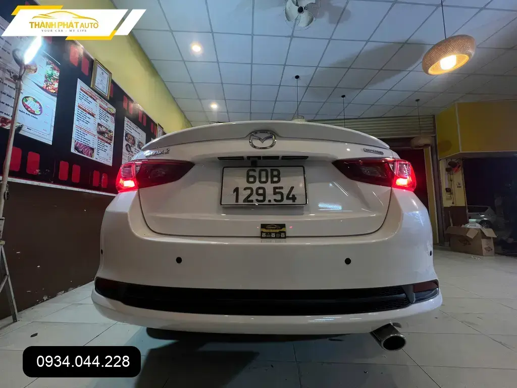 Anh Khải lắp cảm biến 6 mắt Mazda 2 tại Thủ Đức để đỗ xe an toàn hơn