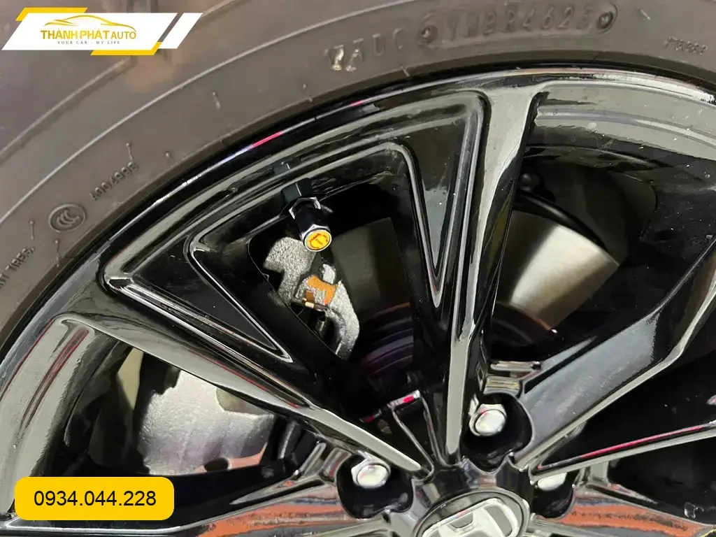 Anh Minh lắp cảm biến áp suất lốp cho Honda CRV tại Quận Thủ Đức ảnh thực tế 2
