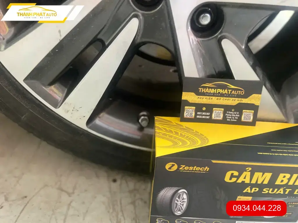 Chị Mai lắp Cảm biến áp suất lốp Zestech cho Xpander tại Thủ Đức tránh sự cố