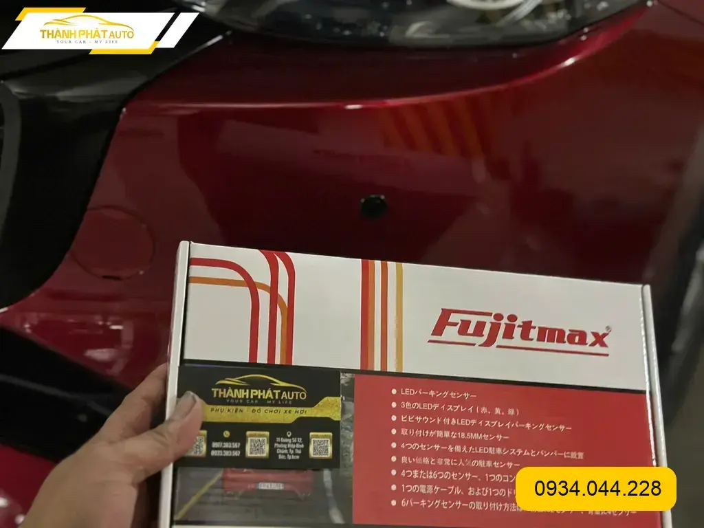 Anh Quân lắp cảm biến va chạm 6 mắt cho VinFast Lux A2.0 thường xuyên di chuyển đô thị Quận 12