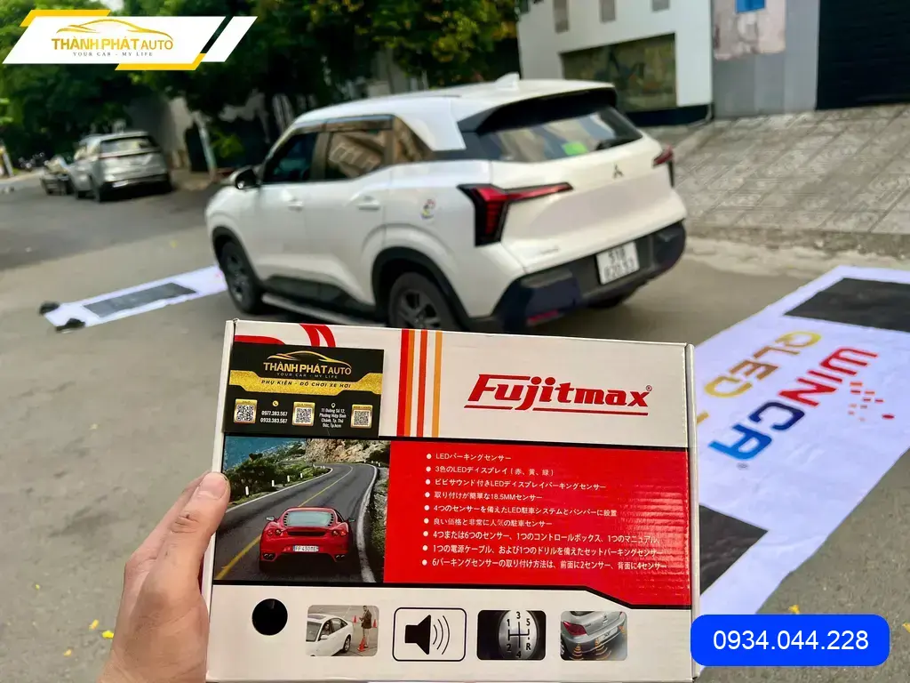 Anh Khôi lắp cảm biến va chạm ô tô cho Honda CR-V để đỗ xe an toàn tại Quận 12