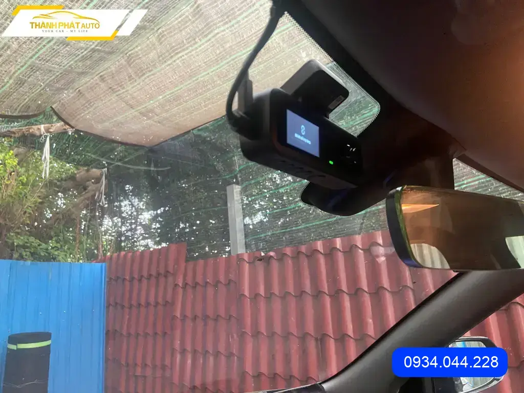 Chị Thùy lắp cam hành trình 70mai cho Limo Green tại Quận 12