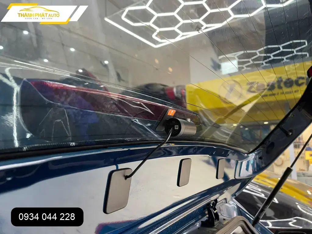 Anh Khải lắp Cam Hành Trình cho Skoda Kodiaq tại Quận 9 để ghi lại hành trình an toàn ảnh thực tế 3