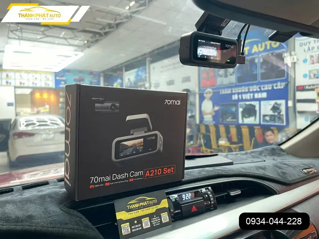 Anh Tấn lắp Cam Hành Trình Hilux tại Quận 12 để ghi lại hành trình kinh doanh ảnh thực tế 2