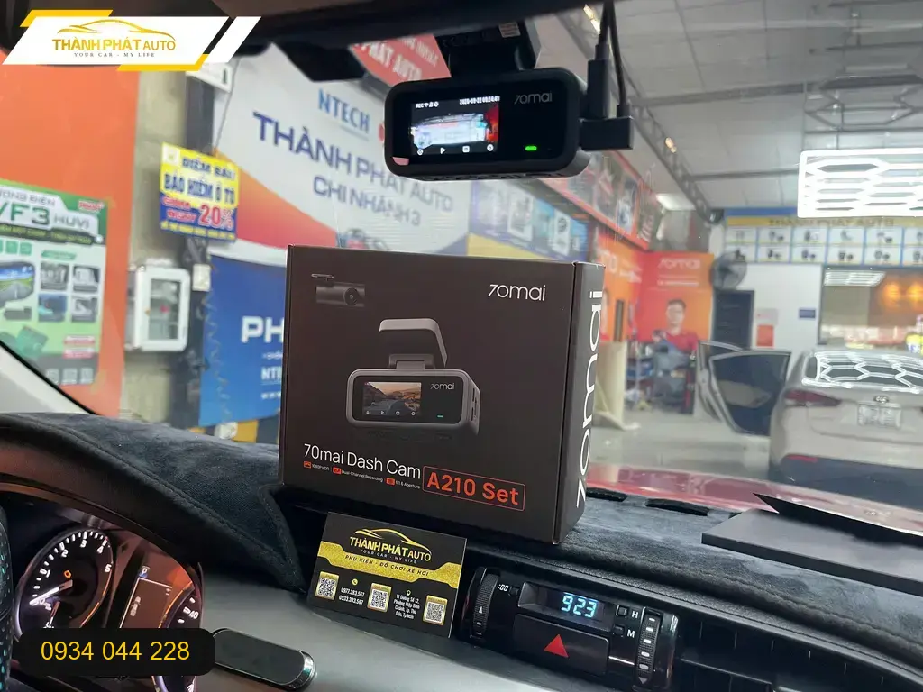Anh Tấn lắp Cam Hành Trình Hilux tại Quận 12 để ghi lại hành trình kinh doanh ảnh thực tế 3