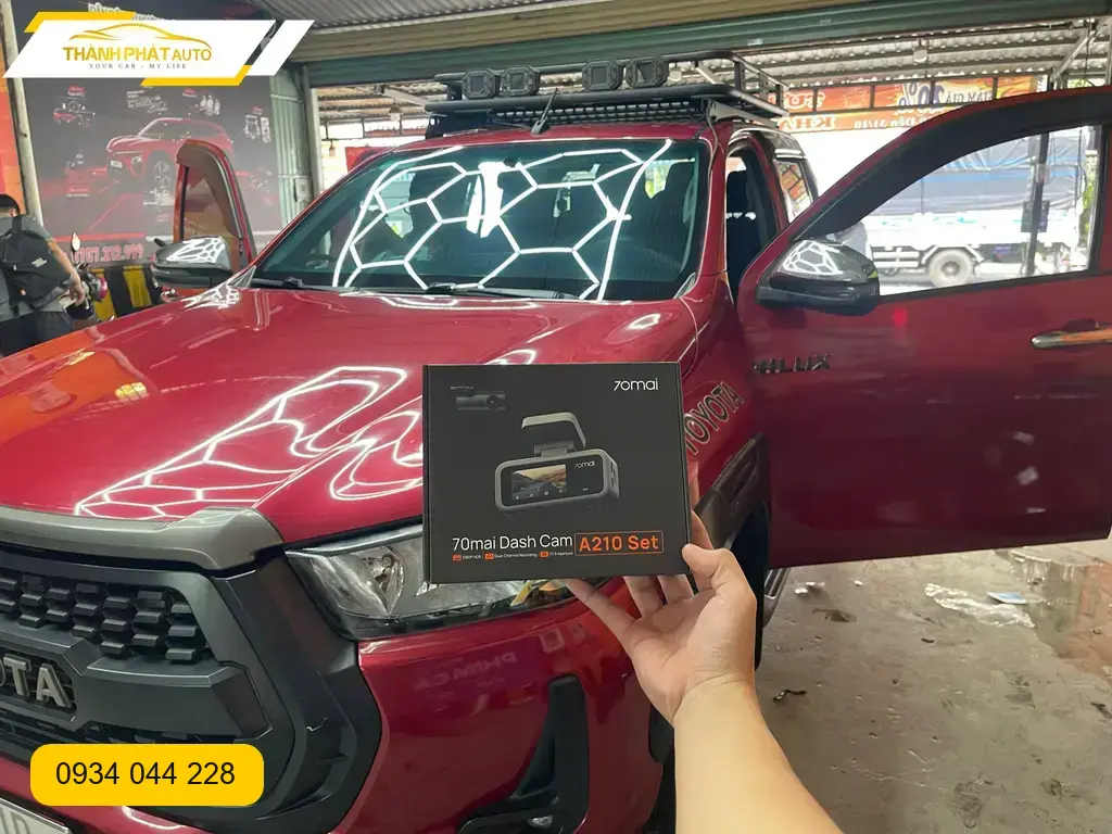 Anh Tấn lắp Cam Hành Trình Hilux tại Quận 12 để ghi lại hành trình kinh doanh ảnh thực tế 4