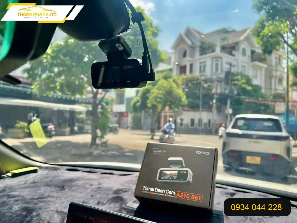 Anh Kiên lắp Cam Hành Trình Ô Tô cho VinFast Fadil tại Quận 9