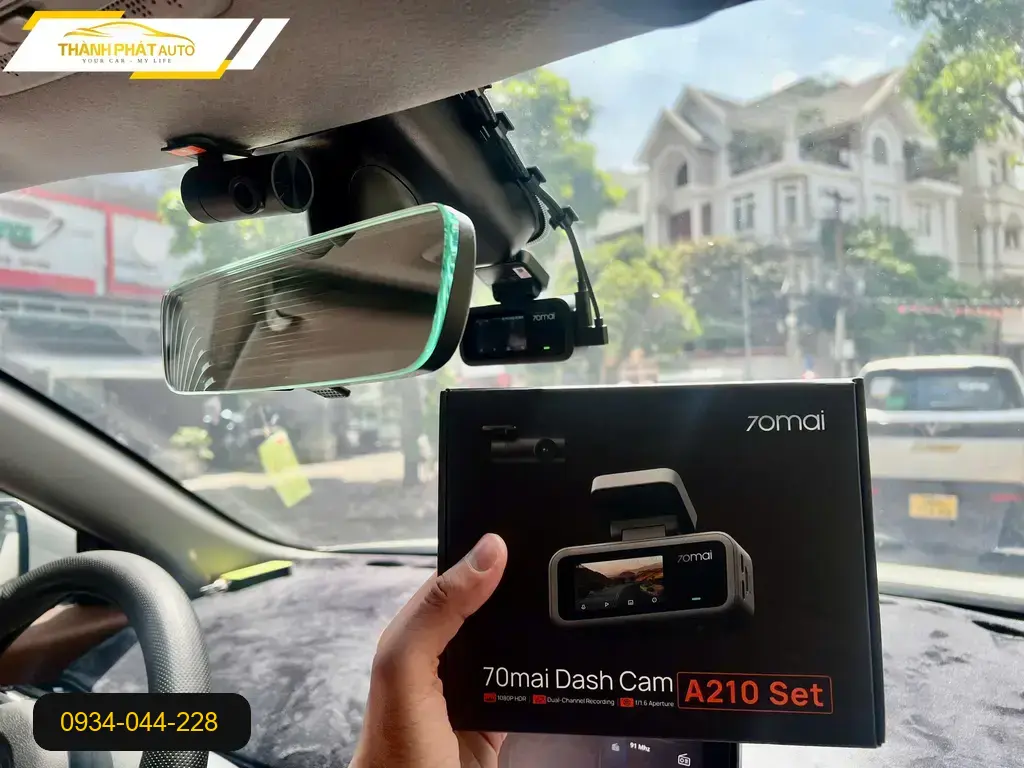 Anh Kiên lắp Cam Hành Trình Ô Tô cho VinFast Fadil tại Quận 9 ảnh thực tế 3
