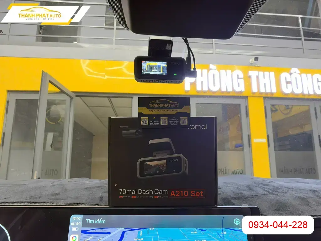 Chị Thảo lắp camera hành trình cho Hyundai Tucson tại Quận 9 tiện lợi