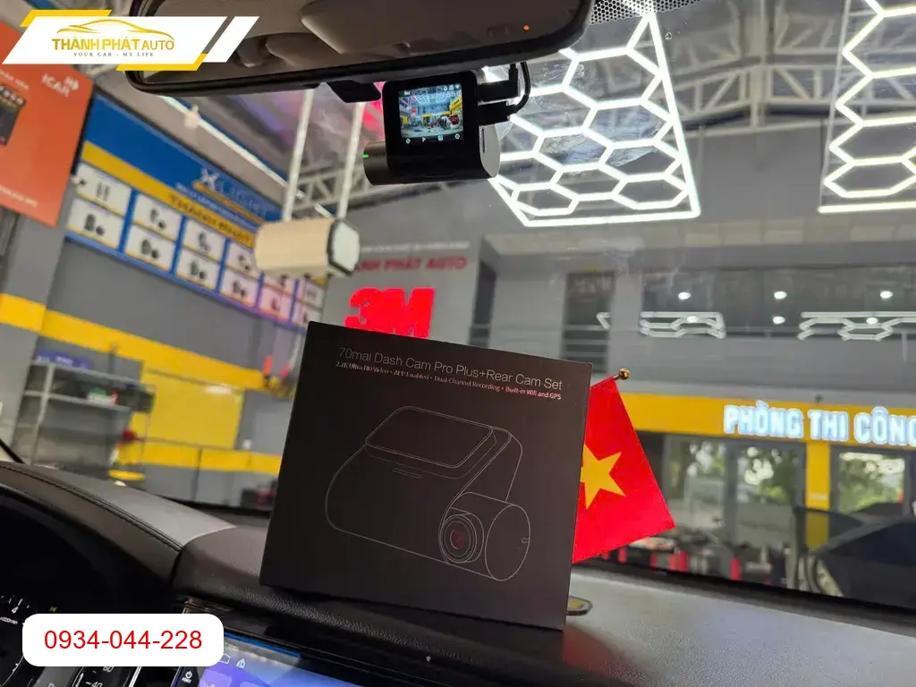 Anh Long lắp cam hành trình trước sau cho Mitsubishi Outlander tại Quận 12 để an tâm lái xe ảnh thực tế 3