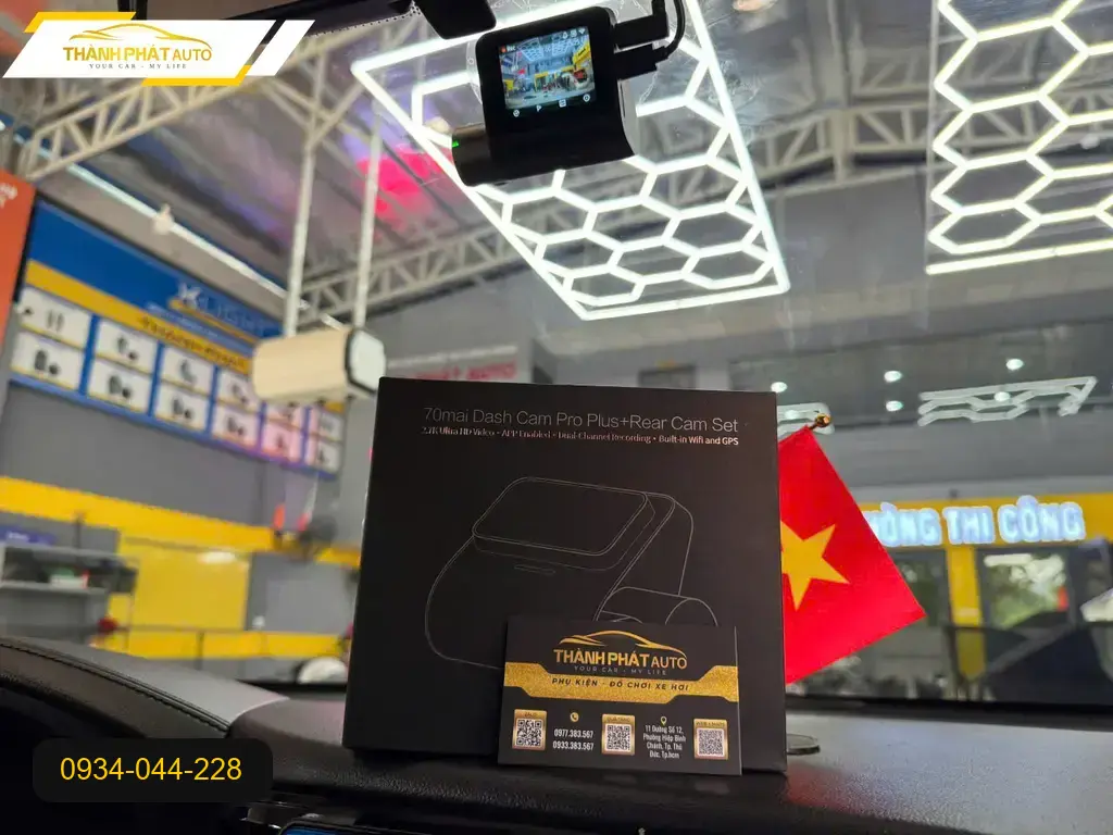Anh Long lắp cam hành trình trước sau cho Mitsubishi Outlander tại Quận 12 để an tâm lái xe ảnh thực tế 4