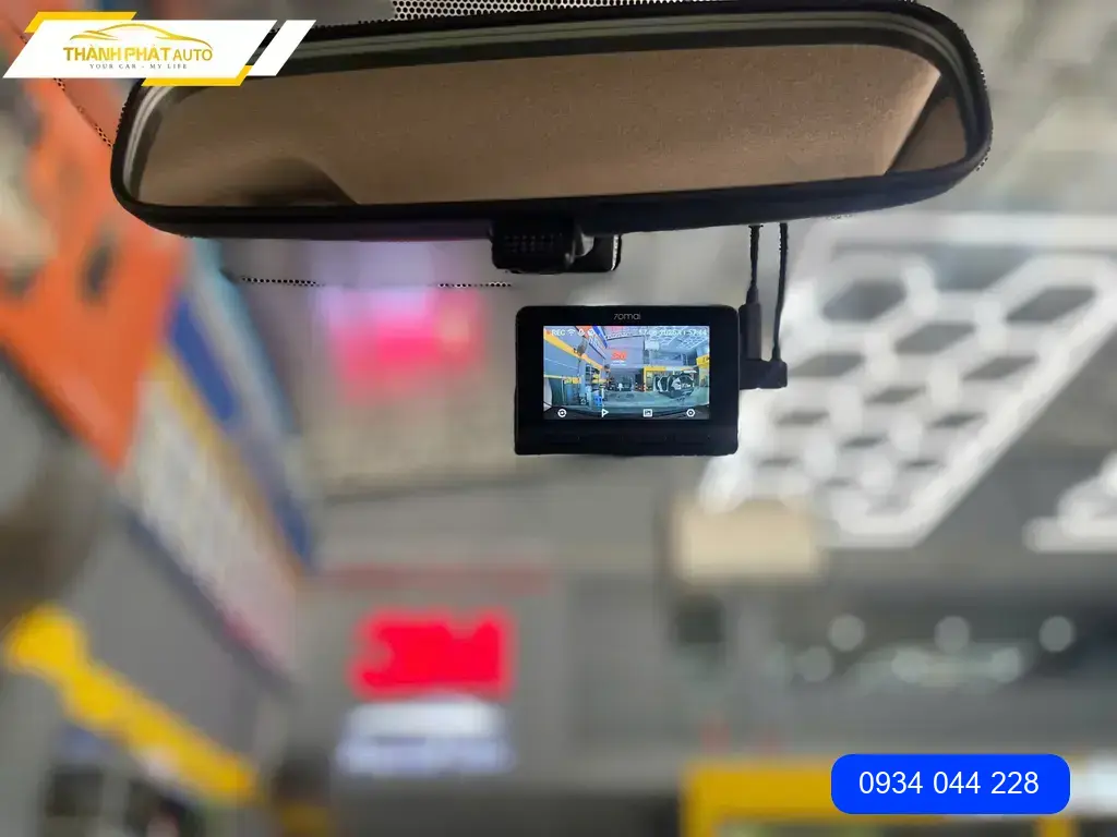 Anh Tiến lắp cam hành trình xe hơi cho Honda CR-V tại Quận 12 để an tâm lái xe