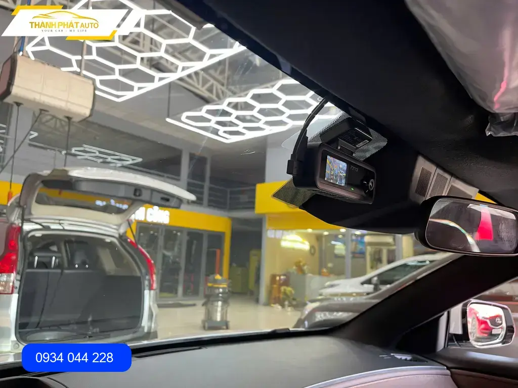 Anh Minh lắp camera hành trình cho VinFast VF6 tại Quận 9 để yên tâm di chuyển
